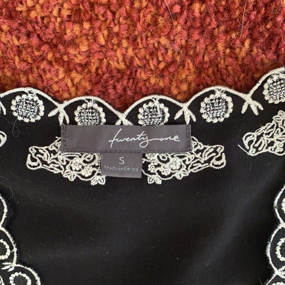 Forever 21 size S top - Picture 3 of 4